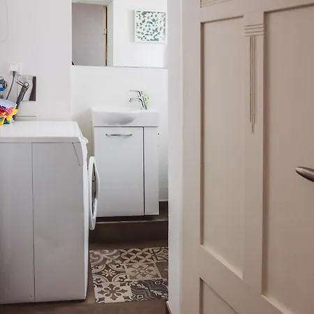 Apartment Charmanter Altbau Zwischen Altstadt Und Klinikum Mit Parkplatz