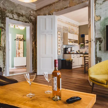 Charmanter Altbau Zwischen Altstadt Und Klinikum Mit Parkplatz Apartment *